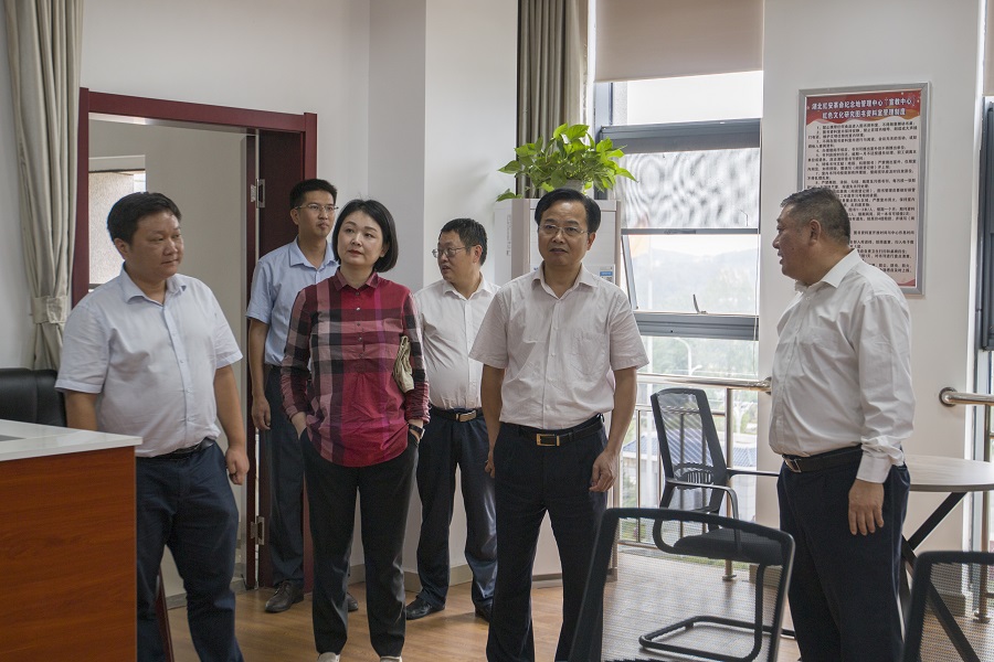 湖北省委组织部干部教育处处长丁仁山来我院调研建设和培训情况
